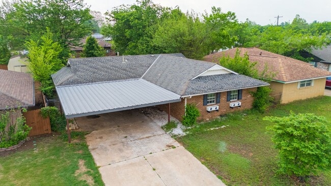 Charming 5 Bedroom House - Charming 5 Bedroom House