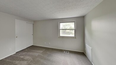 Building Photo - 240 Knoxville Rd