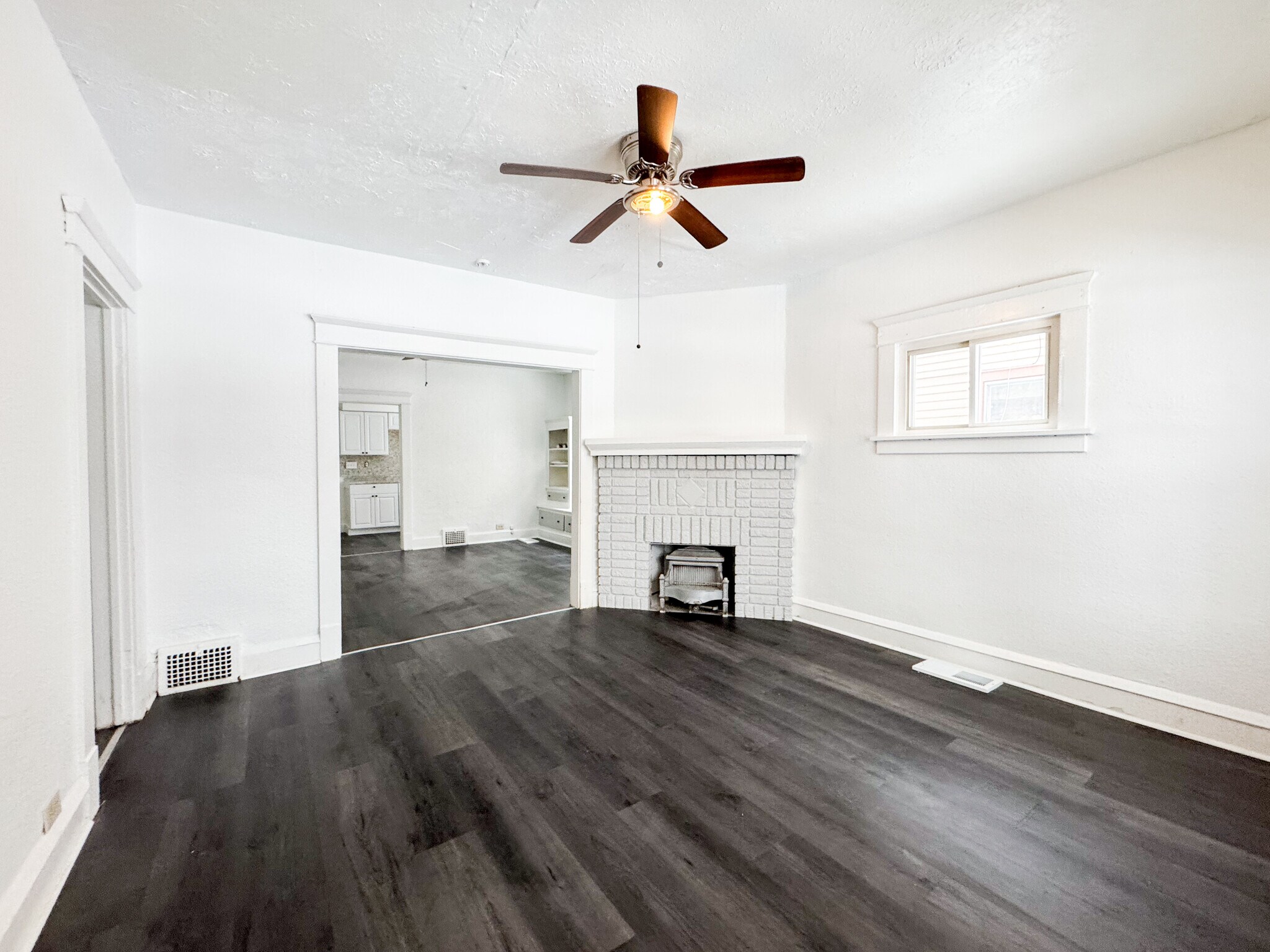 11915 Cromwell Ave Cleveland, OH 44120 – photo 2