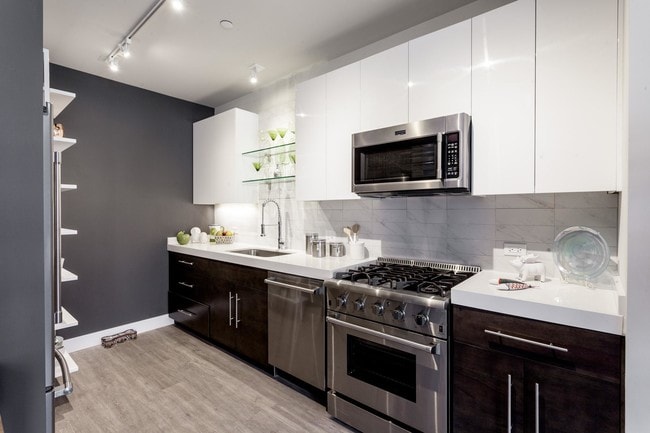 Building Photo - 2 bedroom in Highland Park IL 60035