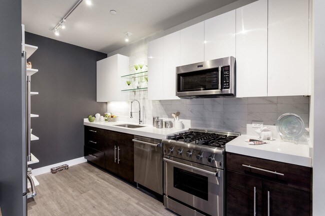 Foto del edificio - 2 bedroom in Highland Park IL 60035