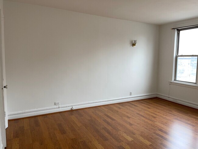 Foto del edificio - 1366 Clay Ave
