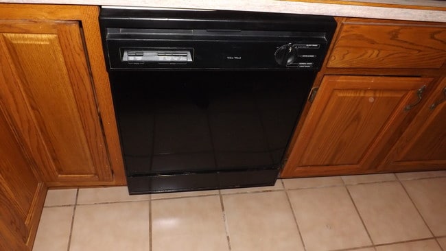 Dishwasher - 685 N McKay Ave NE