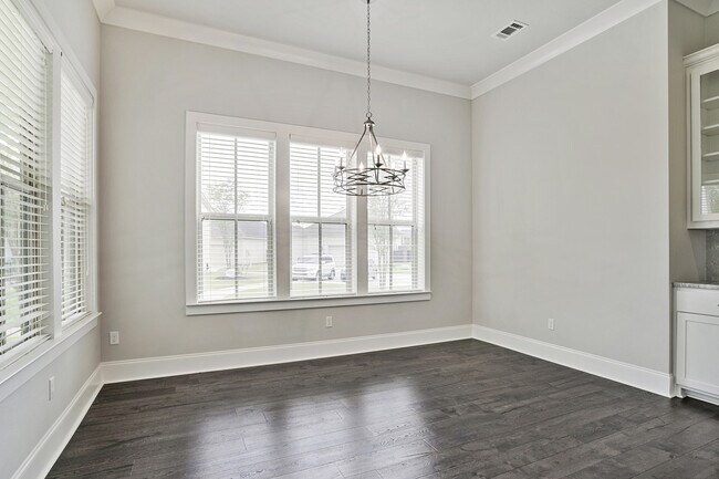 Foto del edificio - 2032 Perennial Ln
