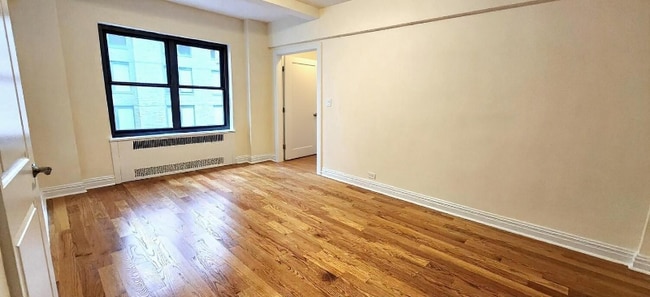 Building Photo - 141 E 56th St