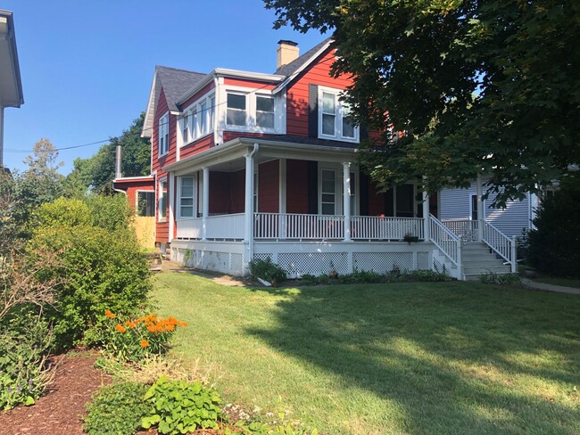 Foto del edificio - Beautiful Home along Lake Michigan!