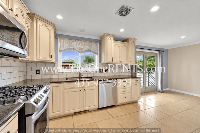 Building Photo - This property offers a NO DEPOSIT option available for qualified renters!