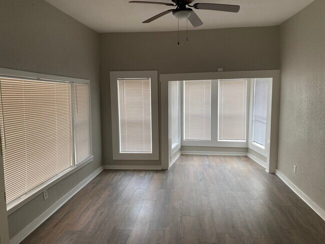 Building Photo - 951 FM 222