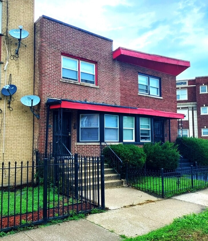 Primary Photo - 2430 E 73rd St