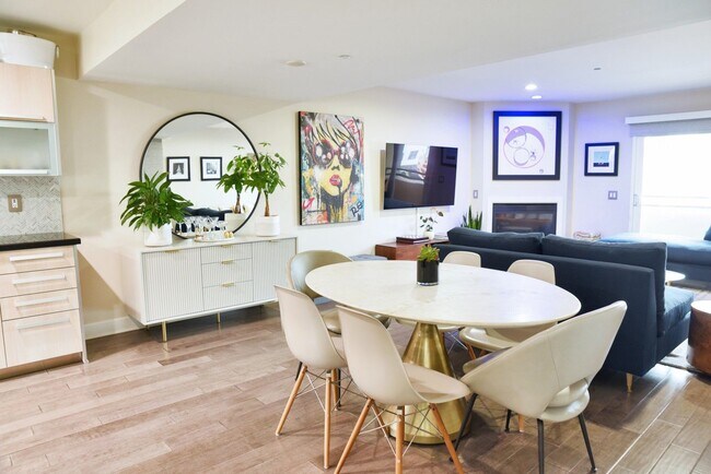 Foto del edificio - OCEAN VIEWS - 2BD/2.5BA Condo in the Heart of Oceanside