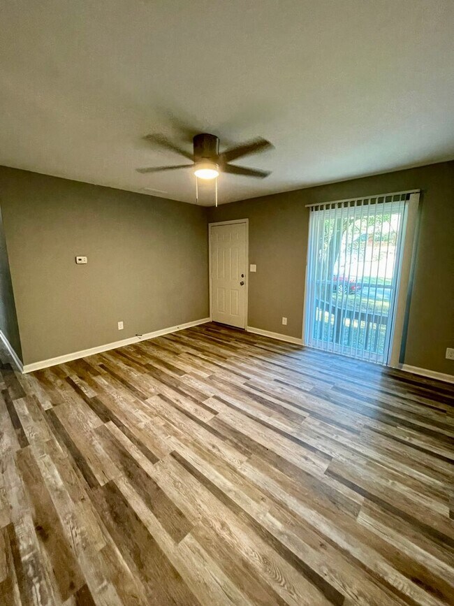 Building Photo - Beautifully remodeled home in Riverdale wi...