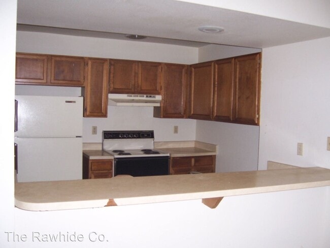 Building Photo - 3 br, 2.5 bath House - 2452 Lexington Vill...