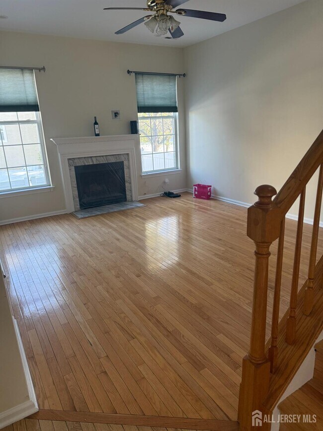 Building Photo - 1301 Dahlia Cir