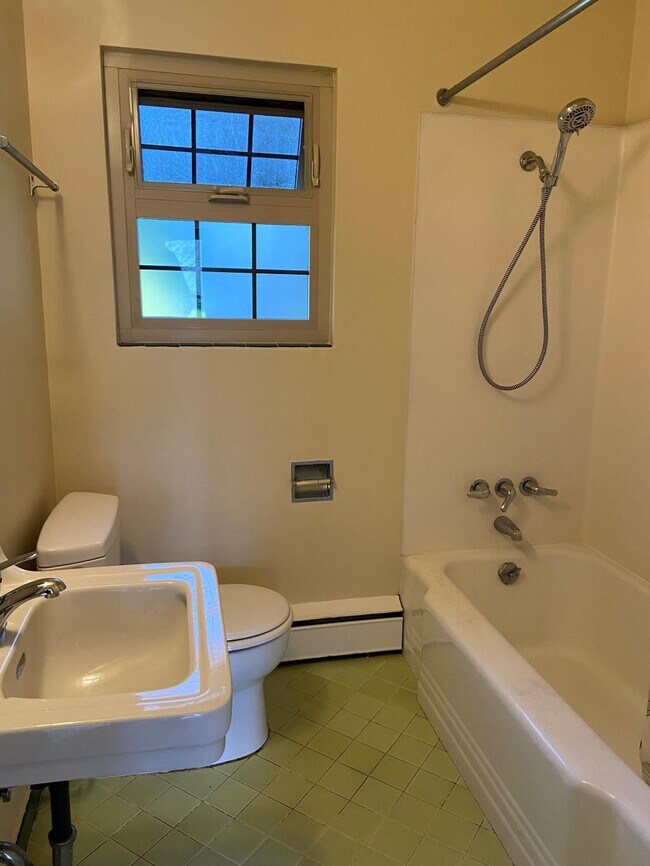 Building Photo - Whittier Apartments - Studio