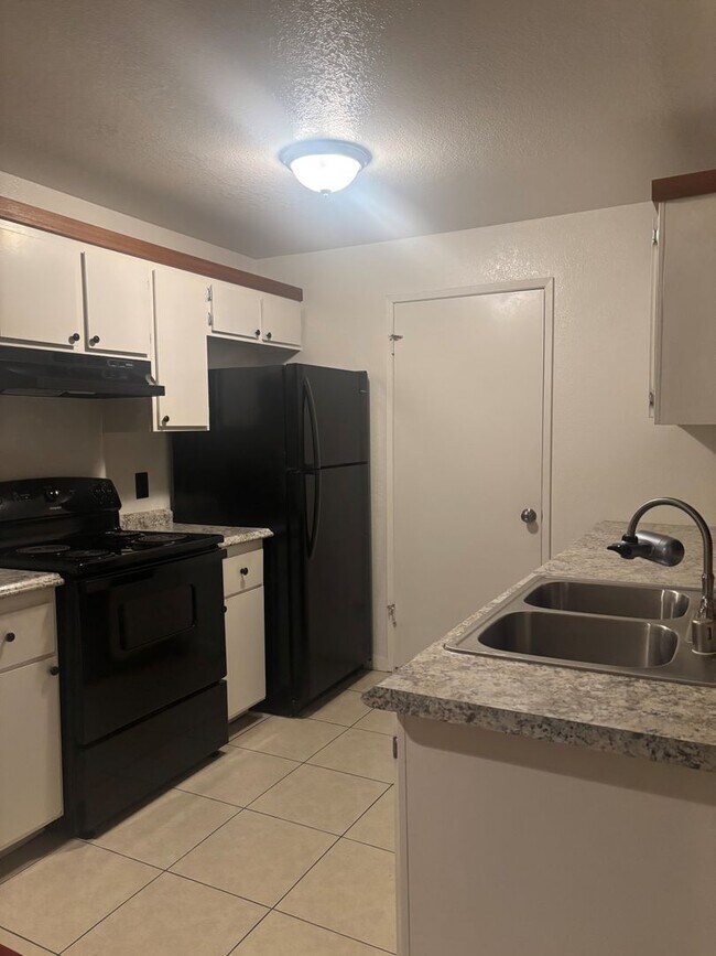 Foto del edificio - Beautiful Condo for Rent and Sale