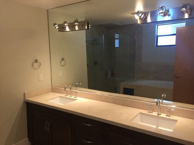Primary bath dual sink - 395 E 4th St (Long Beach, CA) Apartment