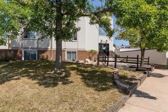 Building Photo - 10720 Rockford Rd