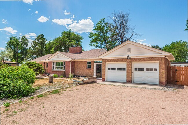 Building Photo - Captivating Spacious House in Aurora!