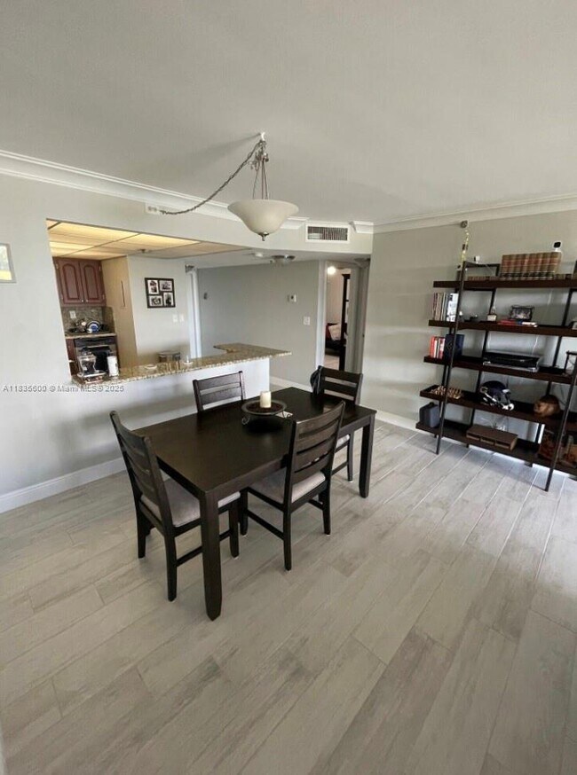 Foto del edificio - 3300 W Rolling Hills Cir