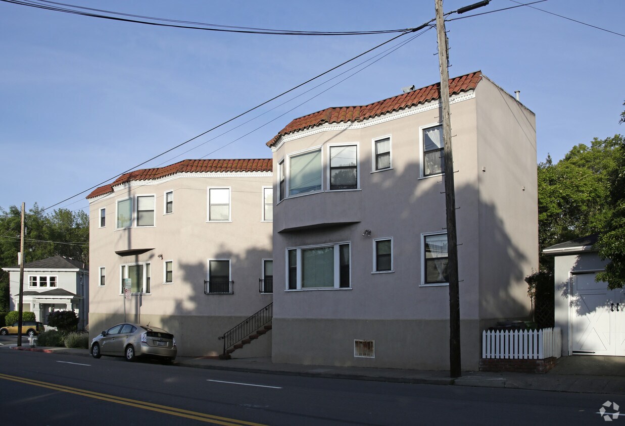 Building Photo - 6009 Claremont Ave