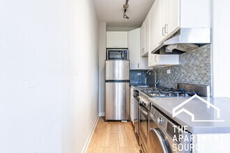 Building Photo - 511 W Belmont Ave
