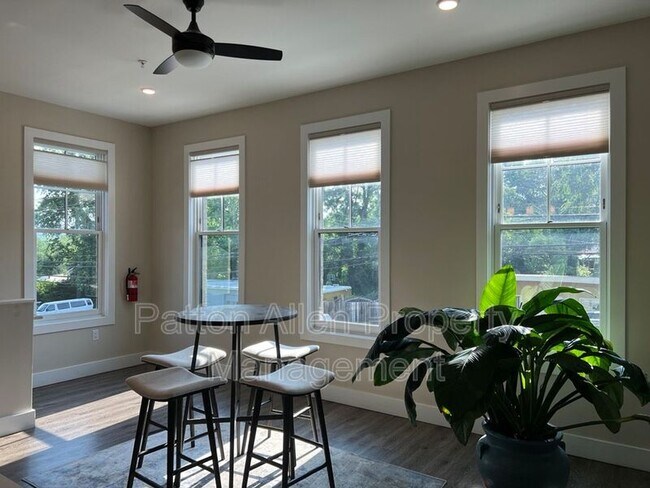 Foto del edificio - 257 Haywood Rd