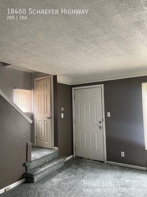 Building Photo - 2 bedroom 1 bathroom townhouse style duplex