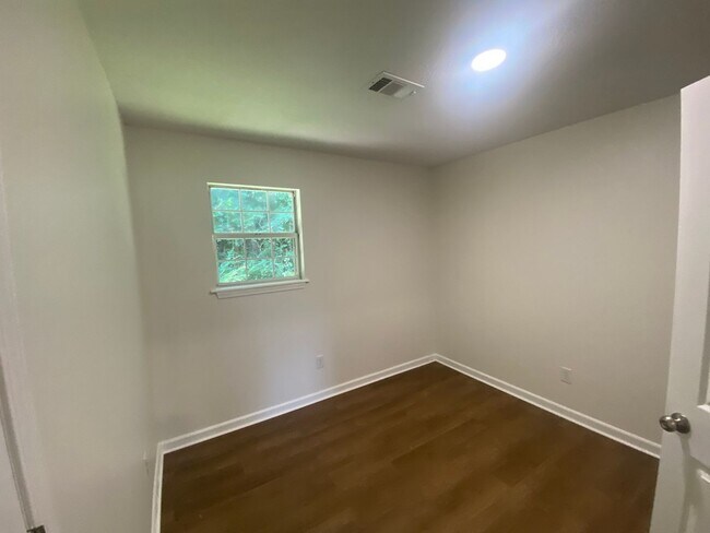 Foto del edificio - 3901 Lindbergh Dr