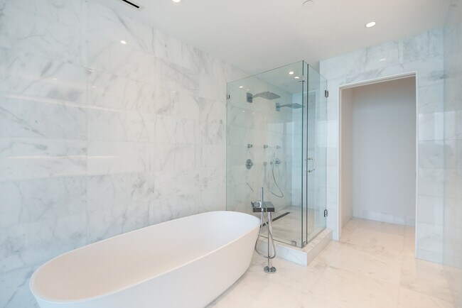 Building Photo - 6901 Collins Ave