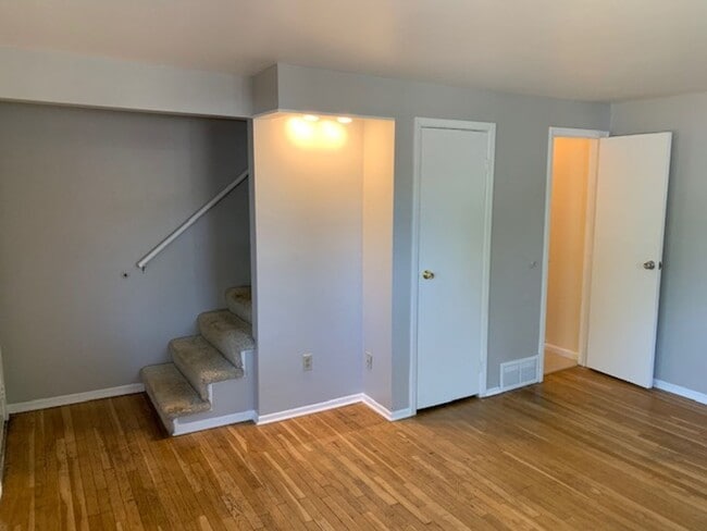 Foto del edificio - Private 2-Story End Unit