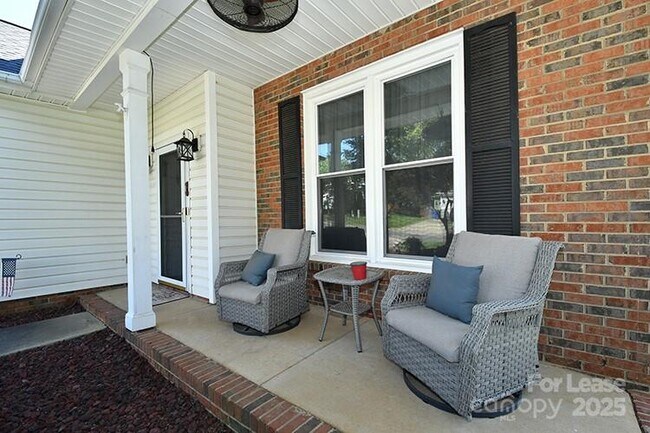 Building Photo - 119 Shining Armor Ct