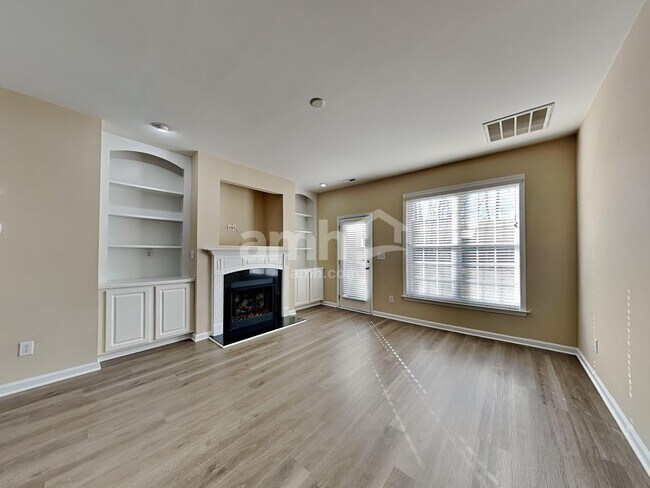 Building Photo - 228 Haywood Ln