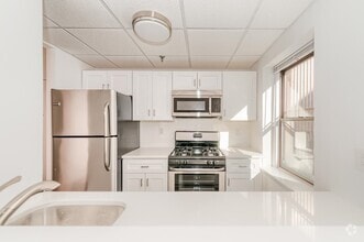 Building Photo - 227 Christopher Columbus Dr
