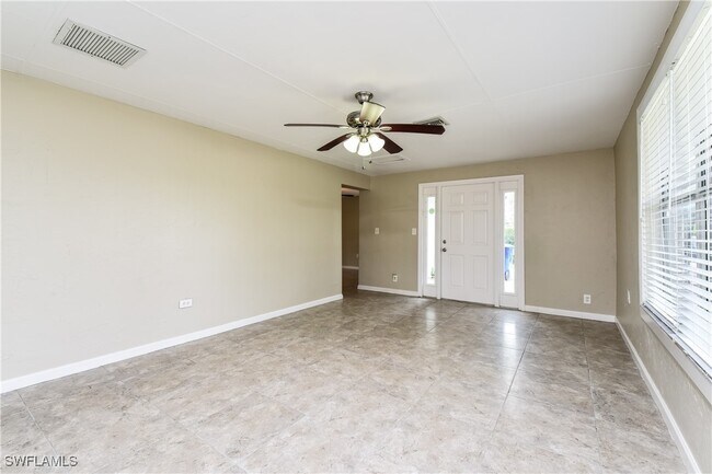 Building Photo - 4856 Deleon St