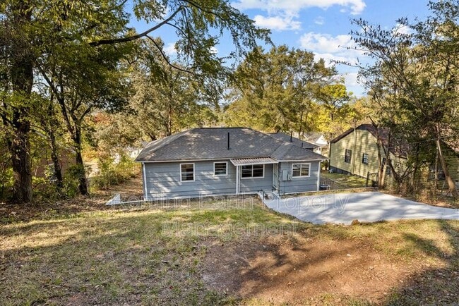 Building Photo - 2609 20th St SW