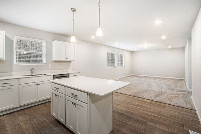 Foto del edificio - 4011 Watertown Dr