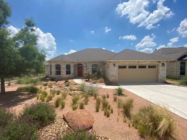 Building Photo - 600 Lazy Acres Cir