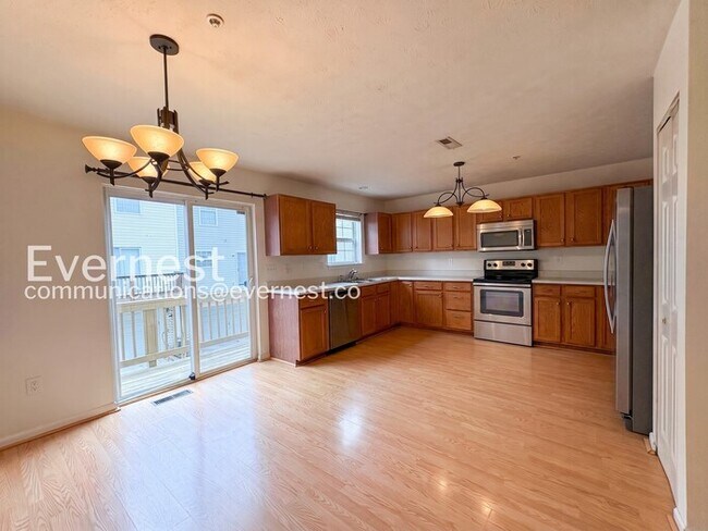 Foto del edificio - 3 Bed/2 Bath Townhome with Garage / Pet-Friendly / Vouchers Accepted / Available Now!
