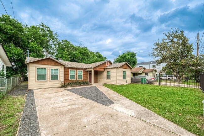 Building Photo - 4417 Knoxville St