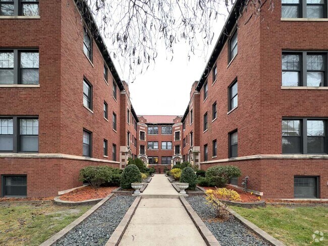 Building Photo - 1308 Oak Ave
