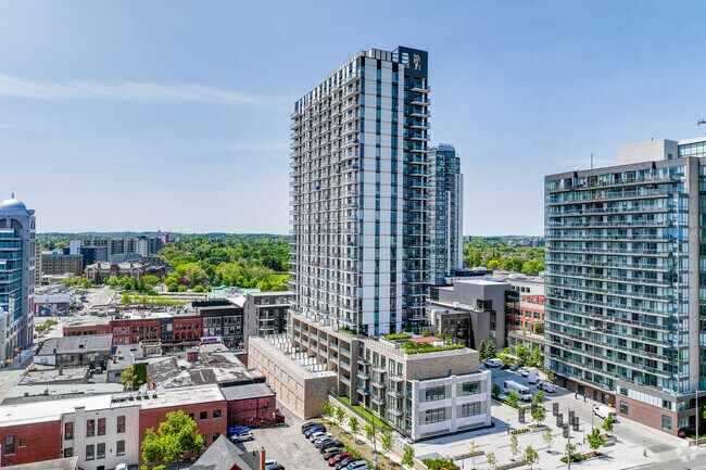 Photo du bâtiment - Young Condos
