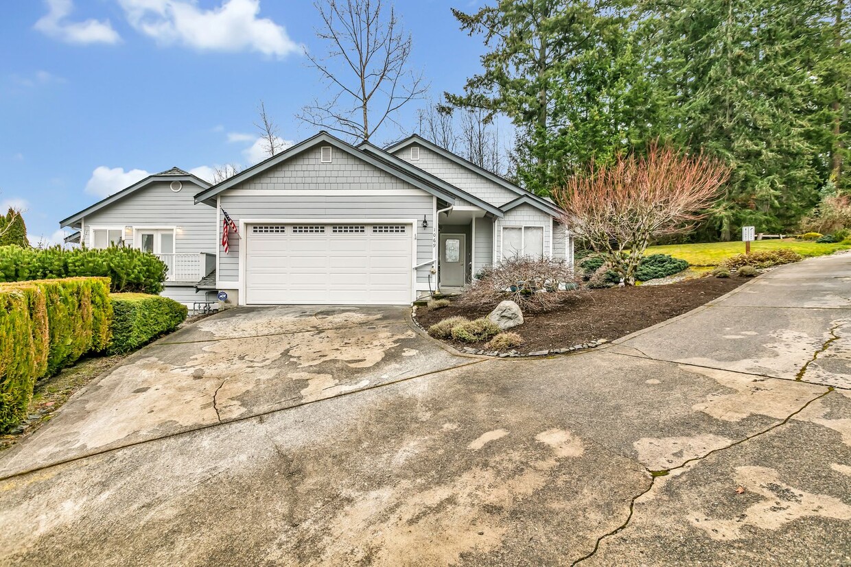 Foto principal - Beautiful 3-Bedroom Steilacoom Condo