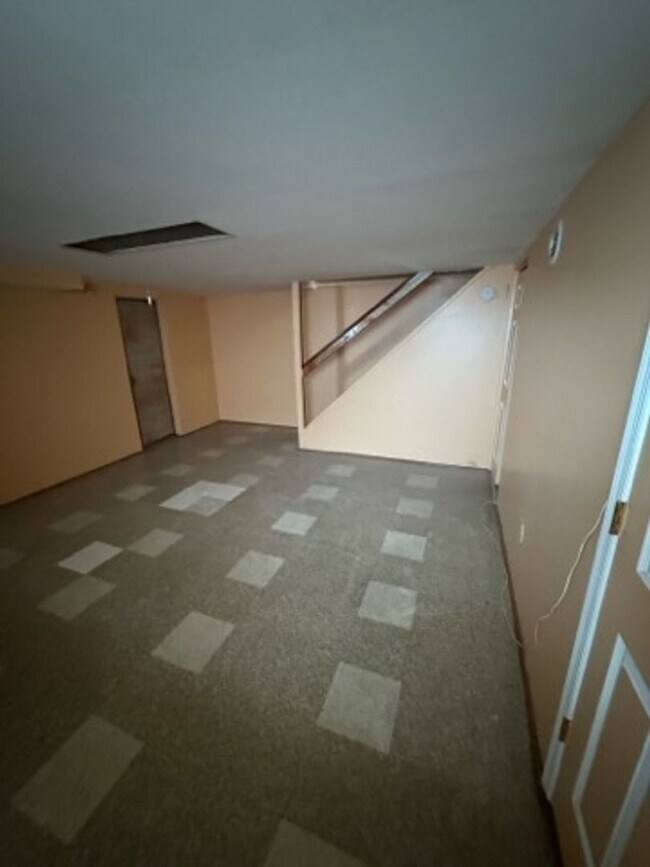 Building Photo - Charming row home in Baltimore City!