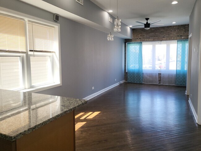 Foto del edificio - 1935 N Leamington Ave