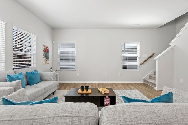 Foto del edificio - Stunning Single Family 4 Bedroom- Availabl...