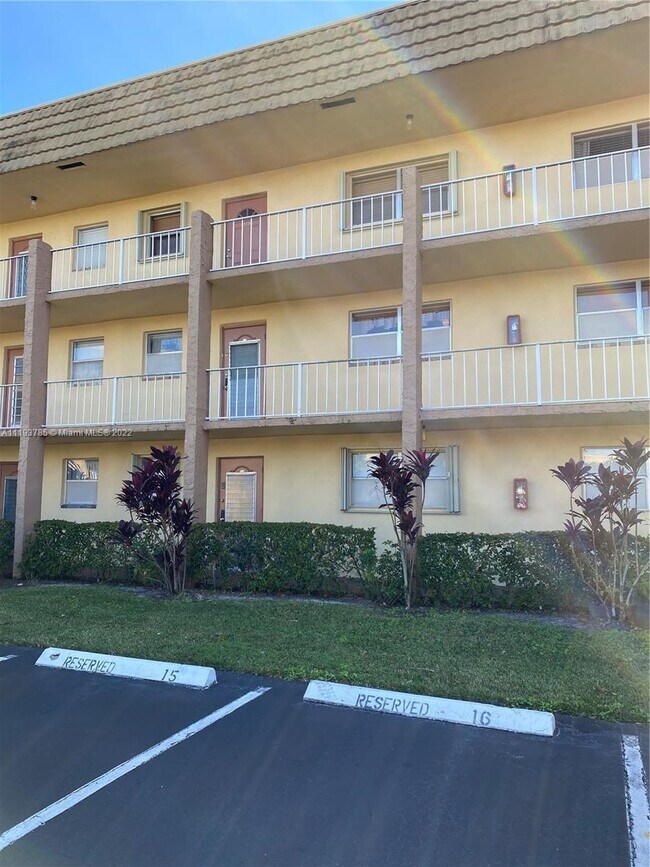 8600 Sunrise Lakes Blvd Unit 211, Sunrise, FL 33322 Condo for Rent in