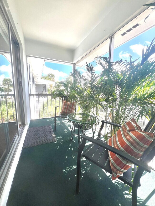 Foto del edificio - 2270 NE 68th St