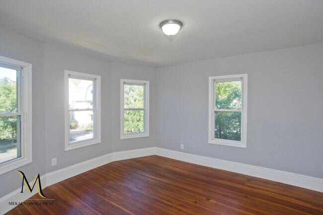 Foto del edificio - Single Family Home just minutes away from E. Longmeadow!