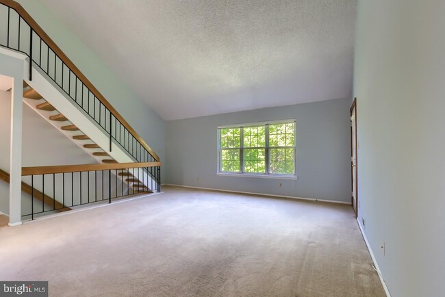 Building Photo - 2704B Heatherstone Ct