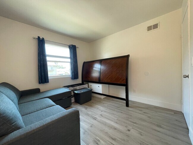 Building Photo - Very nice updated 3 Bedroom 1.5 bath Home
